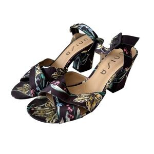UNISA Women's‎ Floral Open Toe Strappy Heals size 7.5 Chic Chunky Heel Y2K
